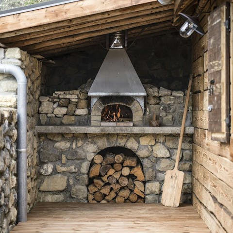 Light on the wood burning oven and bake your own bread or throw pizza nights - you decide!  