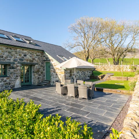 Sit out in the enclosed garden and gaze out over Snowdonia National Park