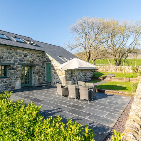 Sit out in the enclosed garden and gaze out over Snowdonia National Park