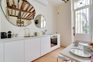 Beams & Flore image 10