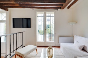 Beams & Flore image 6