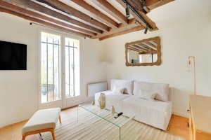 Beams & Flore image 1