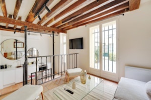 Beams & Flore image 3