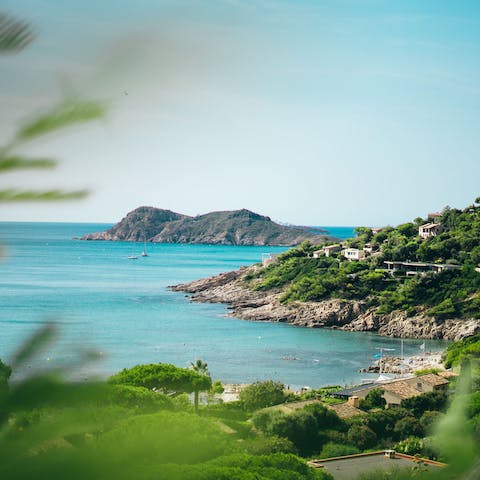 Lose yourself along the stunning coastlines of Saint-Tropez