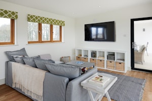 The Hilltop House image 3