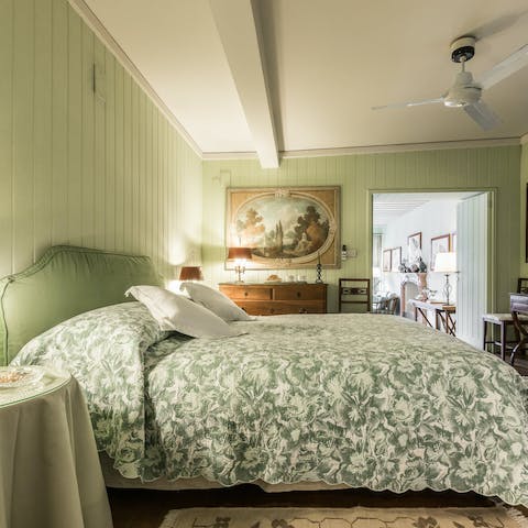 Wake up in the elegant bedrooms feeling rested and ready for another day of Venice exploring