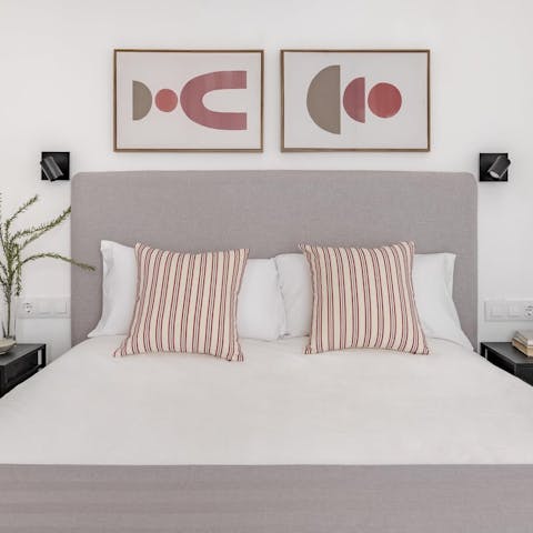 Wake up in the stylish bedroom feeling rested and ready for another day of Madrid sightseeing