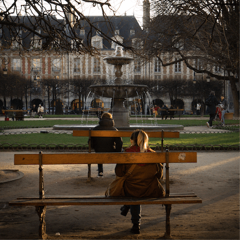 Pack a picnic to enjoy in Place des Vosges