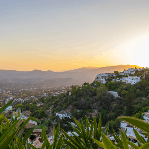 Stay just 750 metres from the centre of La Cala de Mijas and its sandy beach stretches