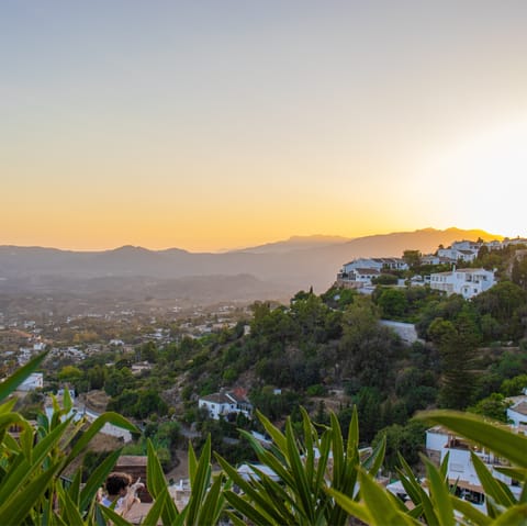 Stay just 750 metres from the centre of La Cala de Mijas and its sandy beach stretches