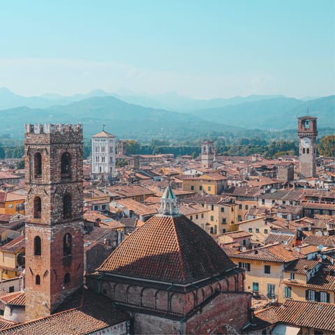 Explore the charming town of Lucca – an 8km drive away