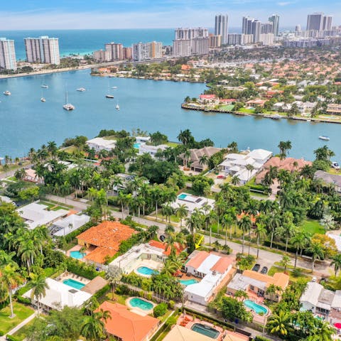 Soak up the old-school glamour of Hollywood Beach and Broadwalk