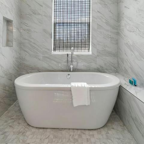 Unwind with a relaxing soak in the sumptuous bathtub 