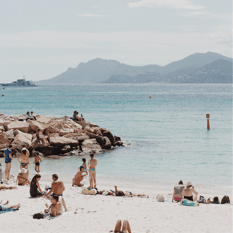 Explore the Côte d'Azur, starting with Soleil Beach, only minutes away by car