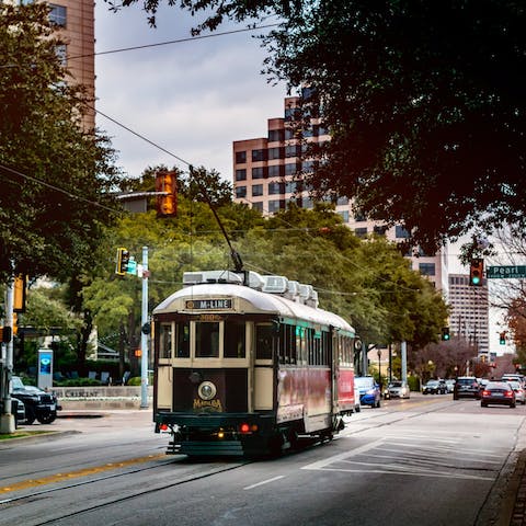 Take a stroll through your Downtown Historic District neighbourhood – the Dallas Museum of Art is a fifteen-minute walk away