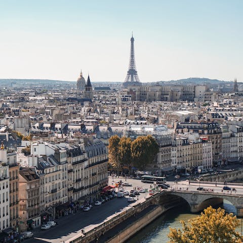 Stay in Paris' prestigious 8th arrondissement, next to Invalides