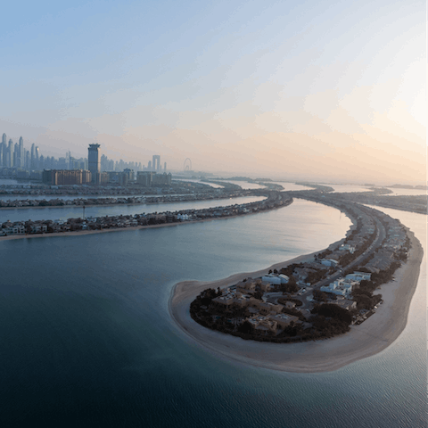 Experience some of Dubai's most iconic sights on Emaar Beachfront 
