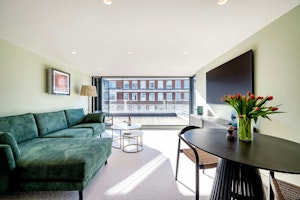 A London Story image 7