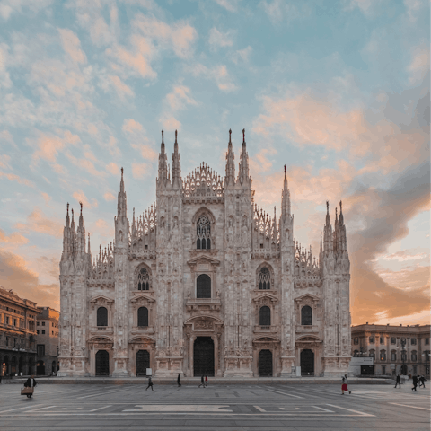 Walk to the Duomo di Milano in less than a couple of kilometres