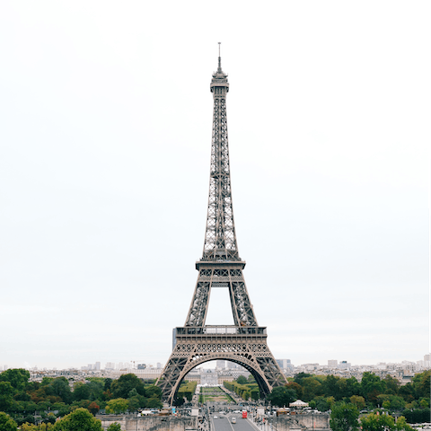 Enjoy stunning Parisian views from Place du Trocadéro