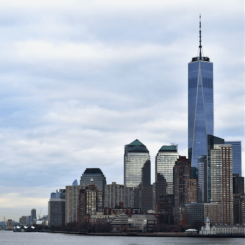 Wander the streets of Lower Manhattan in search of a cafe or restaurant