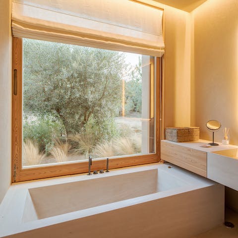 Gaze out at the peaceful gardens from the comfort of the boxy bathtub