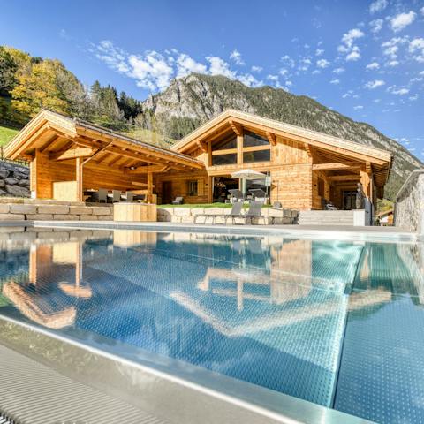 When open, swim out to the edge of the pool to admire scenic landscapes