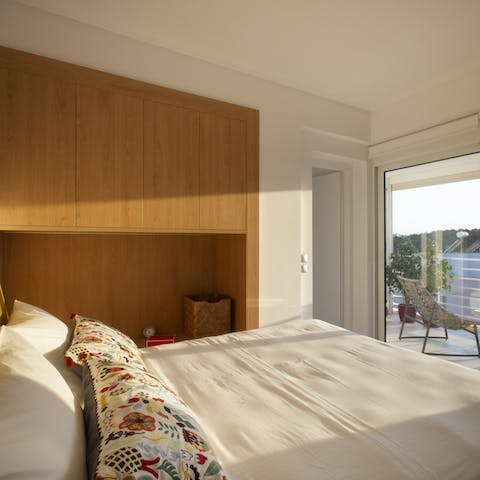 Wake up blissfully to views of the Acropolis through your glass walls