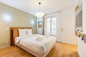 Montmartre Delight image 2