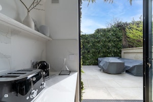 The Archway Townhouse image 2