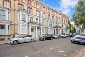 Royal Village image 11