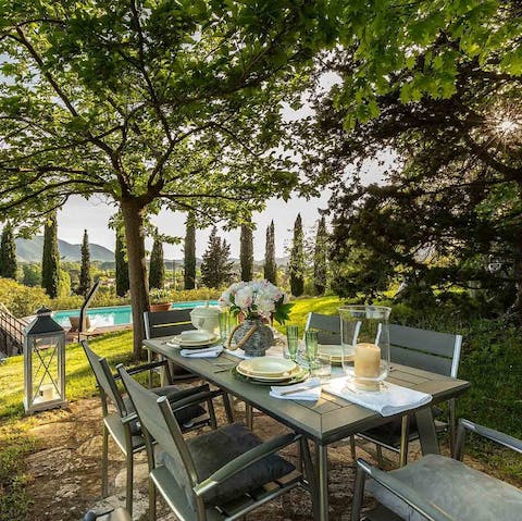 Dine alfresco, surrounded by the Tuscan countryside