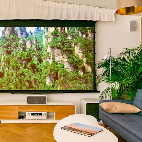 Watch movies in the cosy lounge with the projector screen and sound system