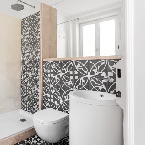 Get mornings off to a refreshing start in the azulejo-clad bathroom