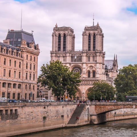 Make the twenty-minute stroll to Notre Dame 