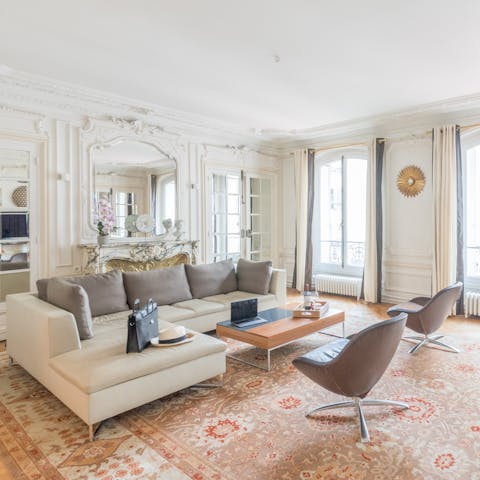 Relax in a typically Parisian apartment with beautiful interiors