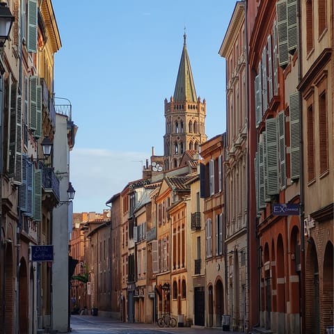 Roam around the streets of Toulouse, only four minutes from the Place du Capitole