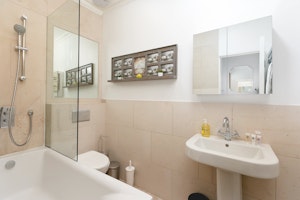 Townhouse Chic image 10