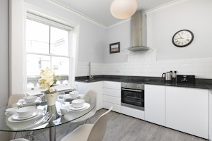 Townhouse Chic image 6