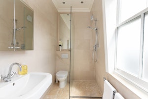 Townhouse Chic image 5