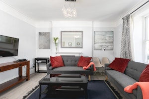 Townhouse Chic image 1