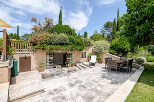 Alpilles Outlook image 7