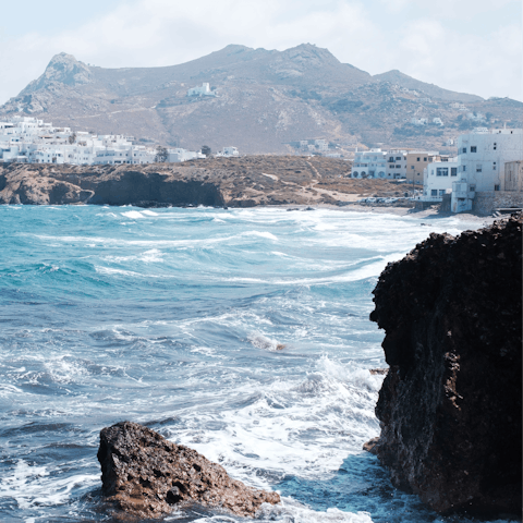 Discover the mountain villages, ancient ruins and pretty beaches of Naxos