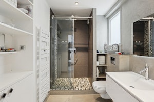 Belleville Chic image 9