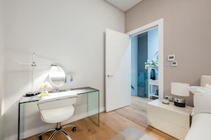 London Town image 13