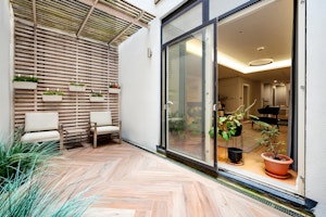 London Town image 9