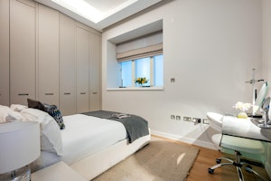London Town image 6