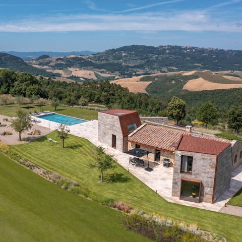 Find a wonderful sense of privacy and seclusion in the hills of Tuscany 