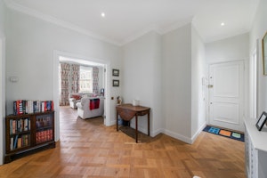 Kensington Keen image 12