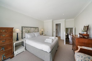 Kensington Keen image 11